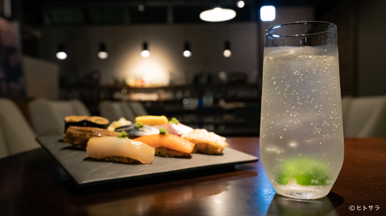Bar&Sushi 紺と白_1