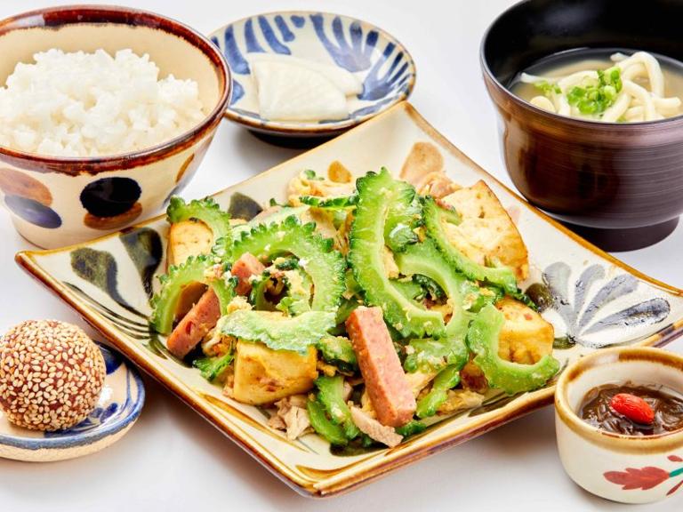 御菓子御殿読谷本店　花笠_3