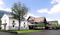名水甘味　「且座」・そばと板わさ「美蔵」