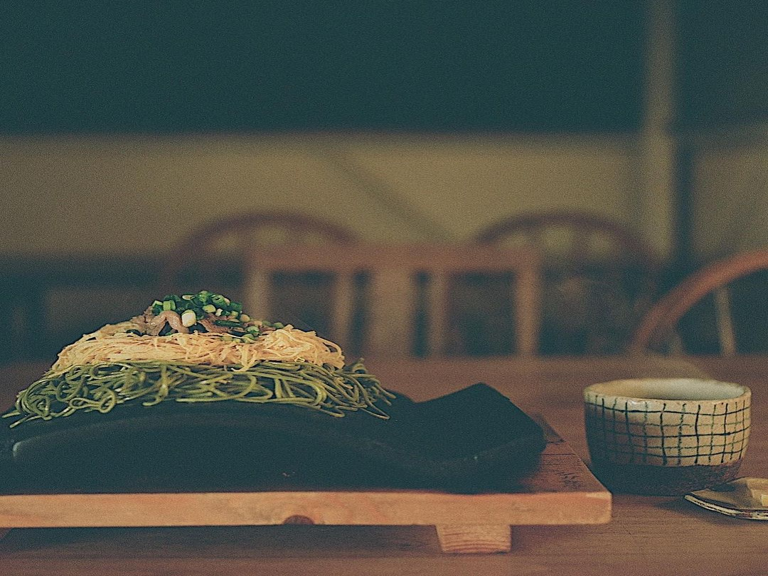 瓦そば　シガ食堂