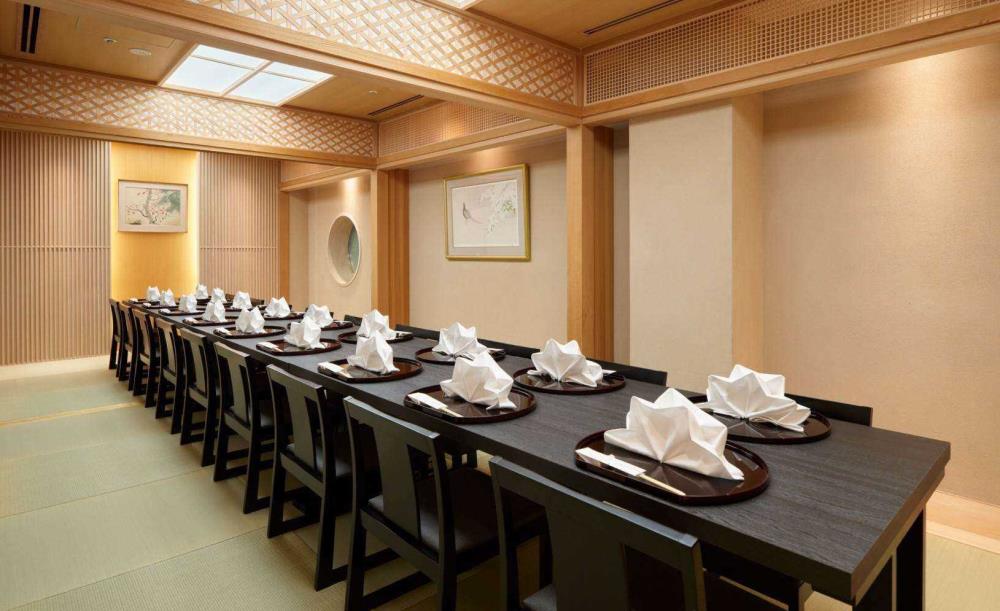 鮨・天麩羅・鉄板焼 羽衣／明治記念館