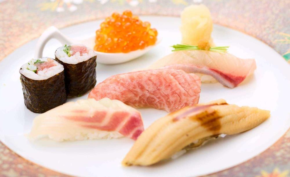 鮨・天麩羅・鉄板焼 羽衣／明治記念館_3