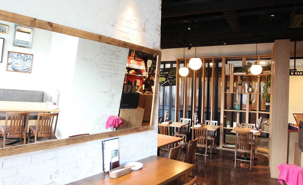 PIZZA SALVATORE CUOMO 明大前