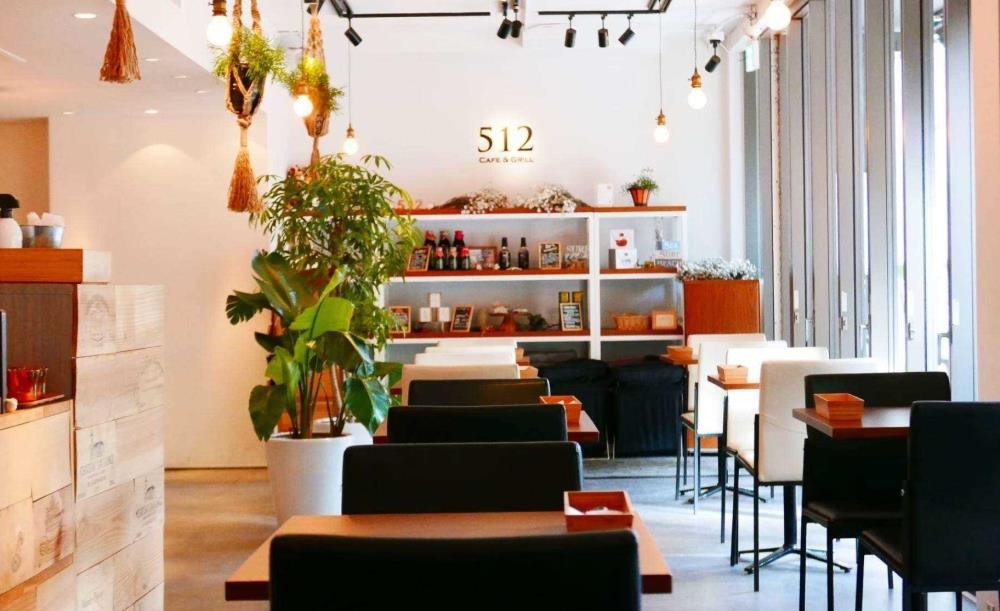 512 CAFE & GRILL
