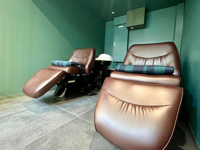 THOMPSON ST. HAIR_1