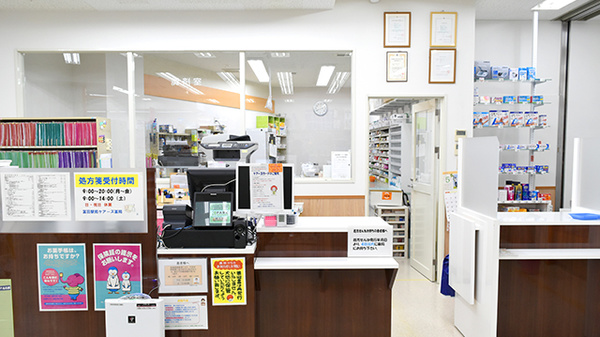 富田駅前ケアーズ薬局_3