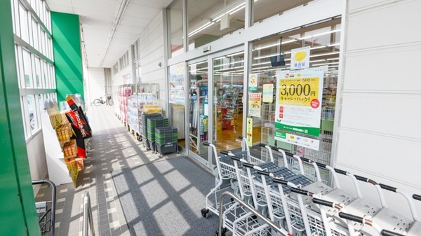 スギ薬局　青山店_2