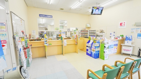 ココカラファイン薬局草間店_3