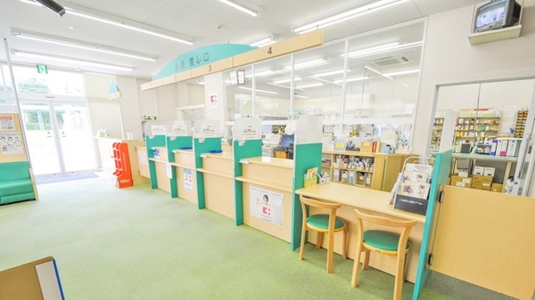 ココカラファイン薬局青竹店_4