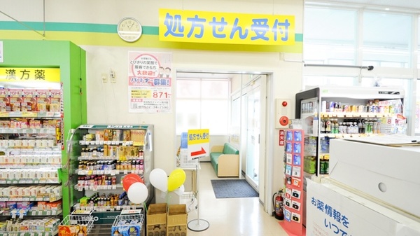 ココカラファイン薬局吉川店_4