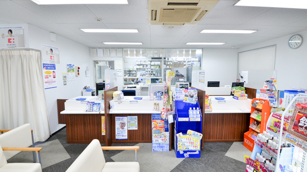 ココカラファイン薬局港東海通店_3