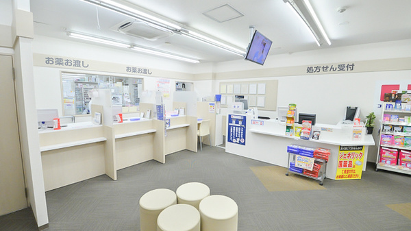 ココカラファイン薬局長堂店_3