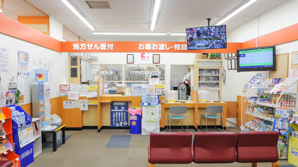 セガミ薬局阪急三国店_3
