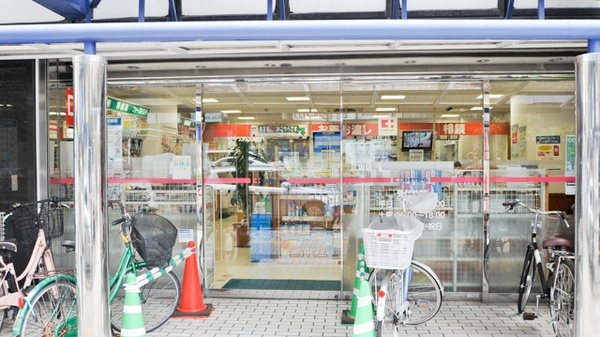 ココカラファイン薬局江坂店_2