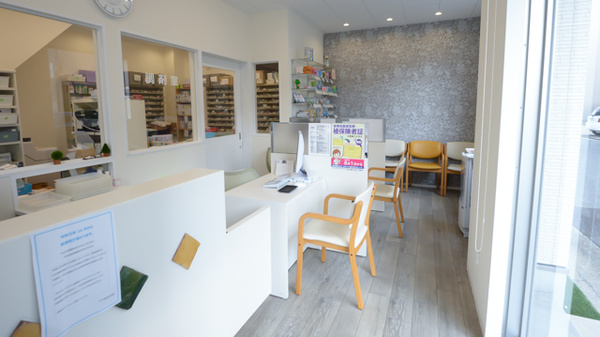 ダイヤ薬局花園店_3