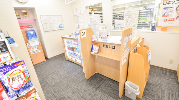 ココカラファイン薬局波多江店_4