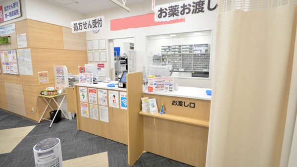 ココカラファイン薬局　博多バスターミナル店_4