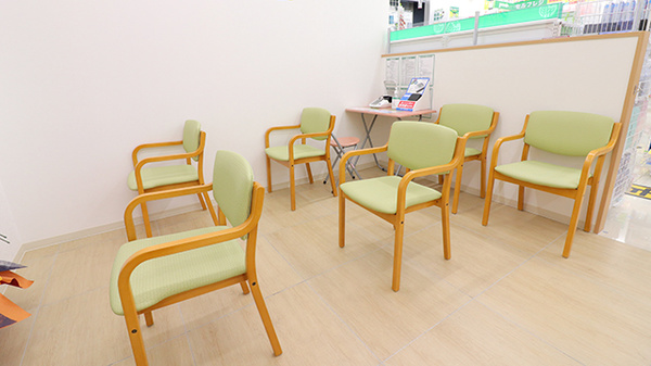 スギ薬局 新宿駅南店_4