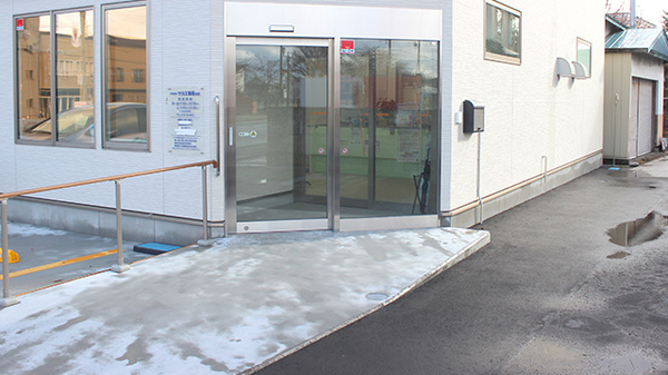 サカエ薬局田町_2