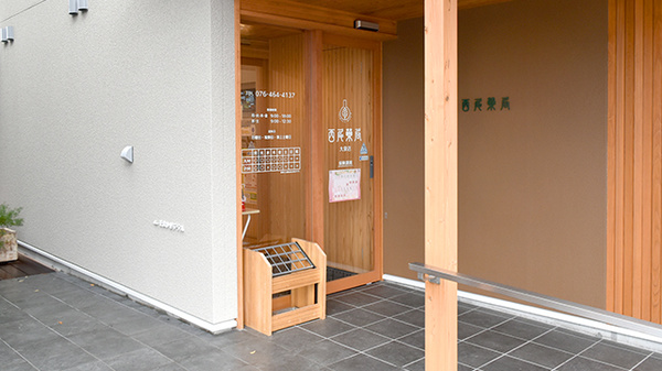 西尾薬局大泉店_2