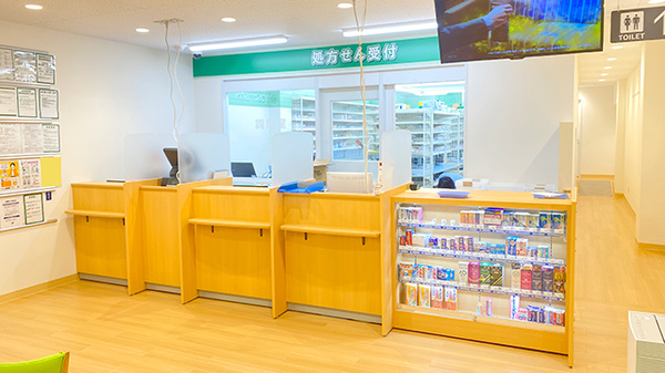 セイムス三鷹駅南口薬局_2