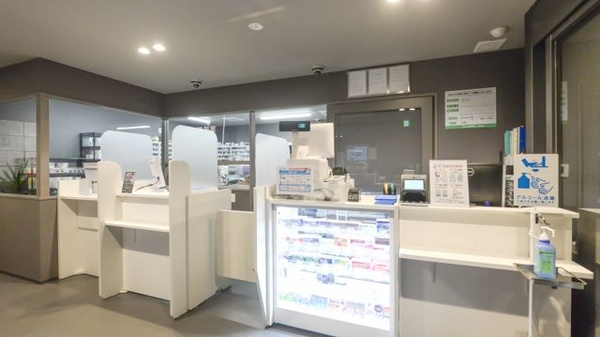 大賀薬局 冷泉町店_4