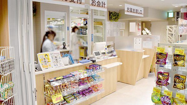 アカカベ薬局　西梅田店_3
