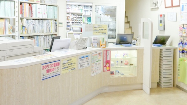 かもめ薬局　阪急山田店_3