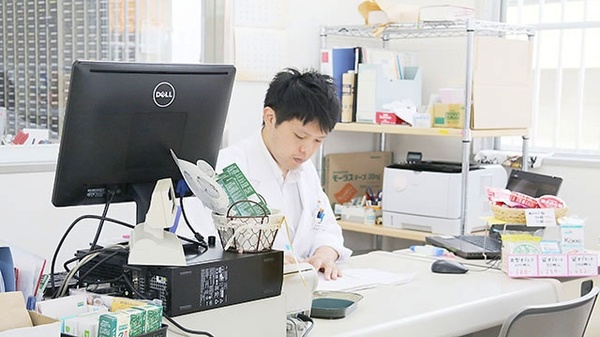 辻上薬局　岡田店_4