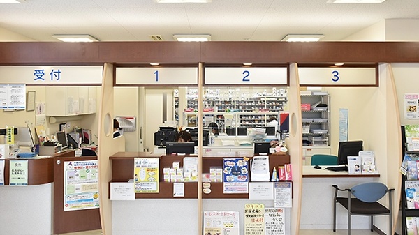 大賀薬局　愛宕店_4