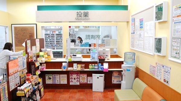 田辺薬局　新宿西口店_4