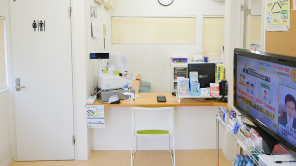 大賀薬局　板付店_4
