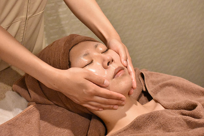 TOTAL BEAUTY SALON EGG