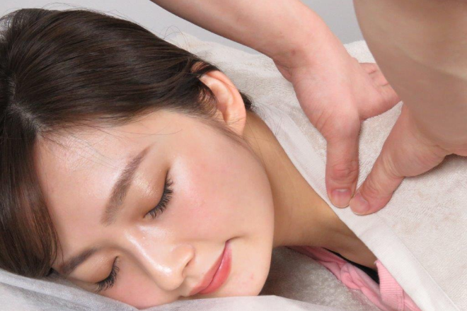 【小顔矯正 骨盤矯正 美姿勢矯正】GINZA 美容整体サロン Happiness