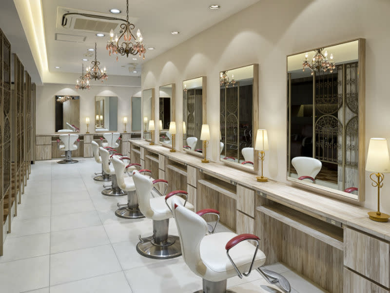 HAIR & MAKE EARTH 四ツ谷店_1