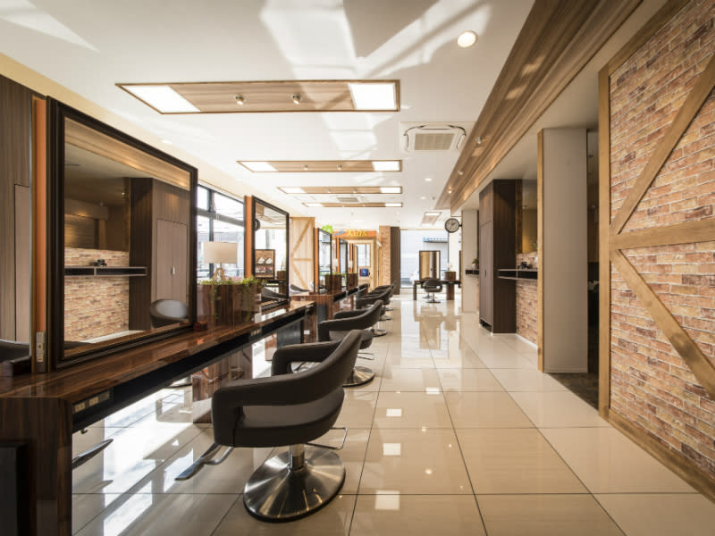 HAIR & MAKE EARTH 霧島国分店_1