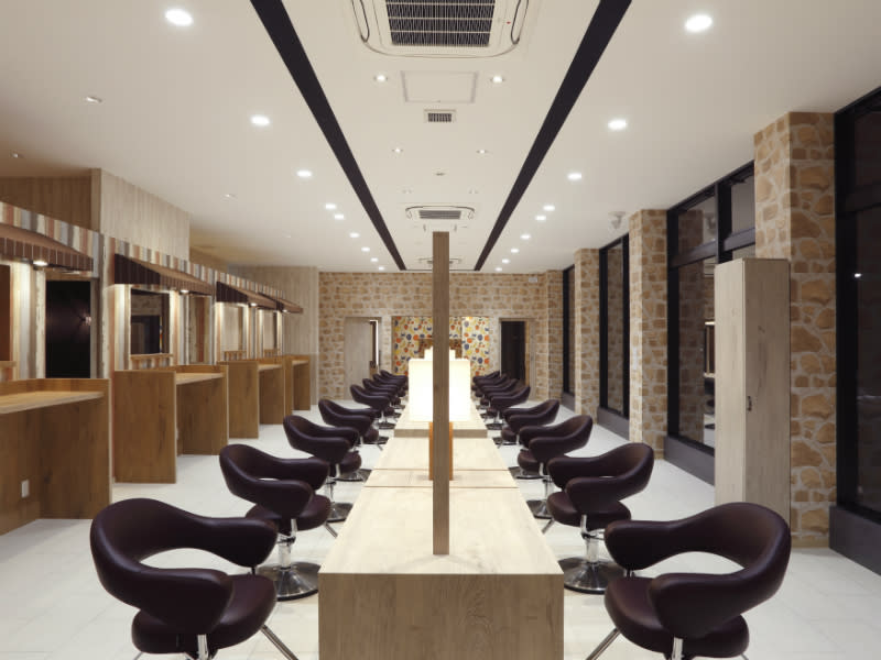 HAIR & MAKE EARTH 佐世保早岐店