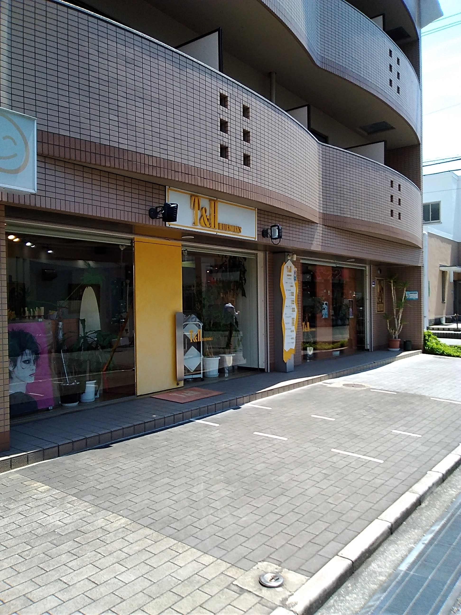 T＆H HAIR WORKS_2