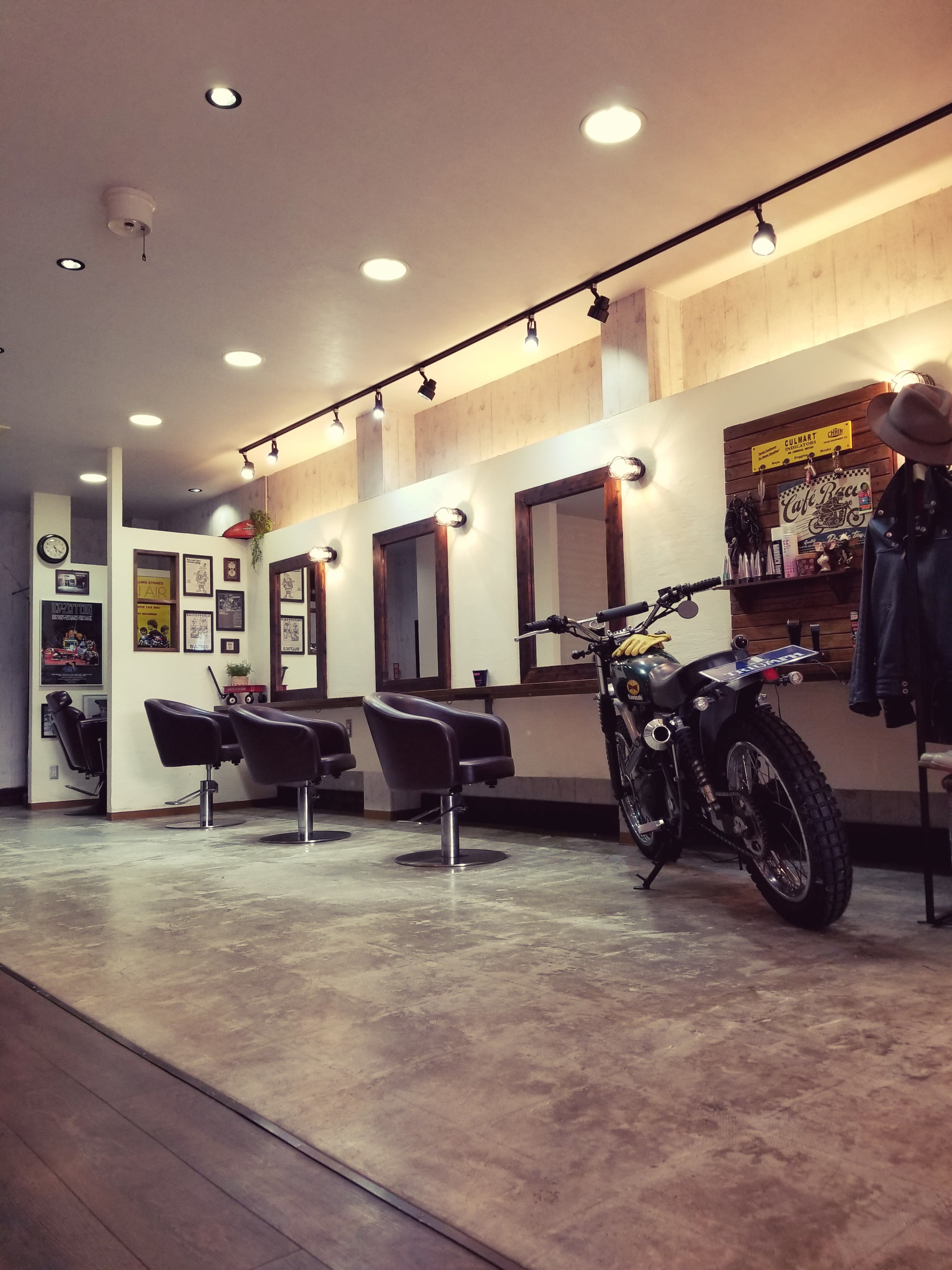 STROBO man cave_1