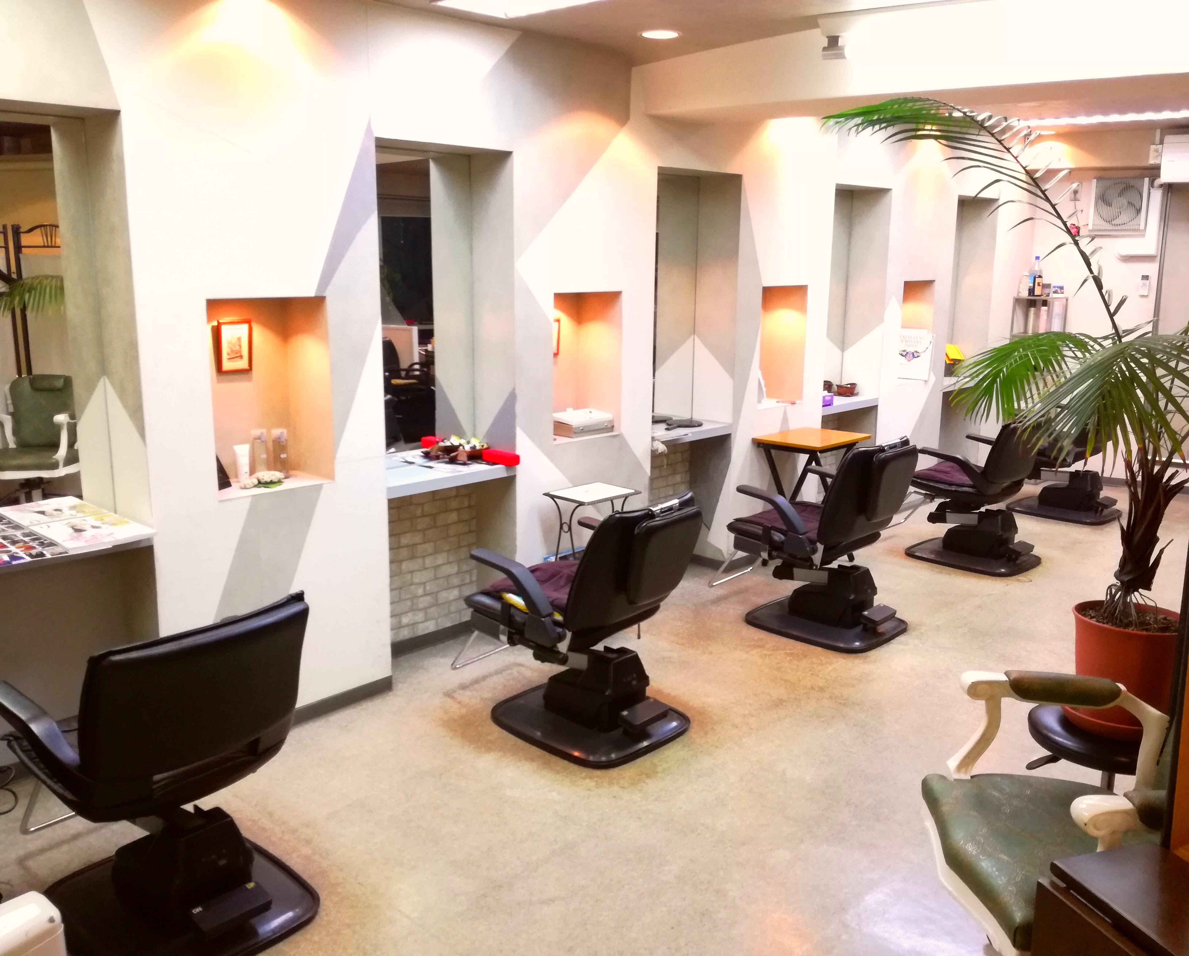 ヘアー&エステ EM’S 【町屋】