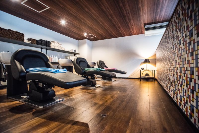 HAIR SALoN THE NAKED_2