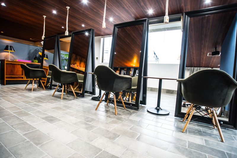 HAIR SALoN THE NAKED