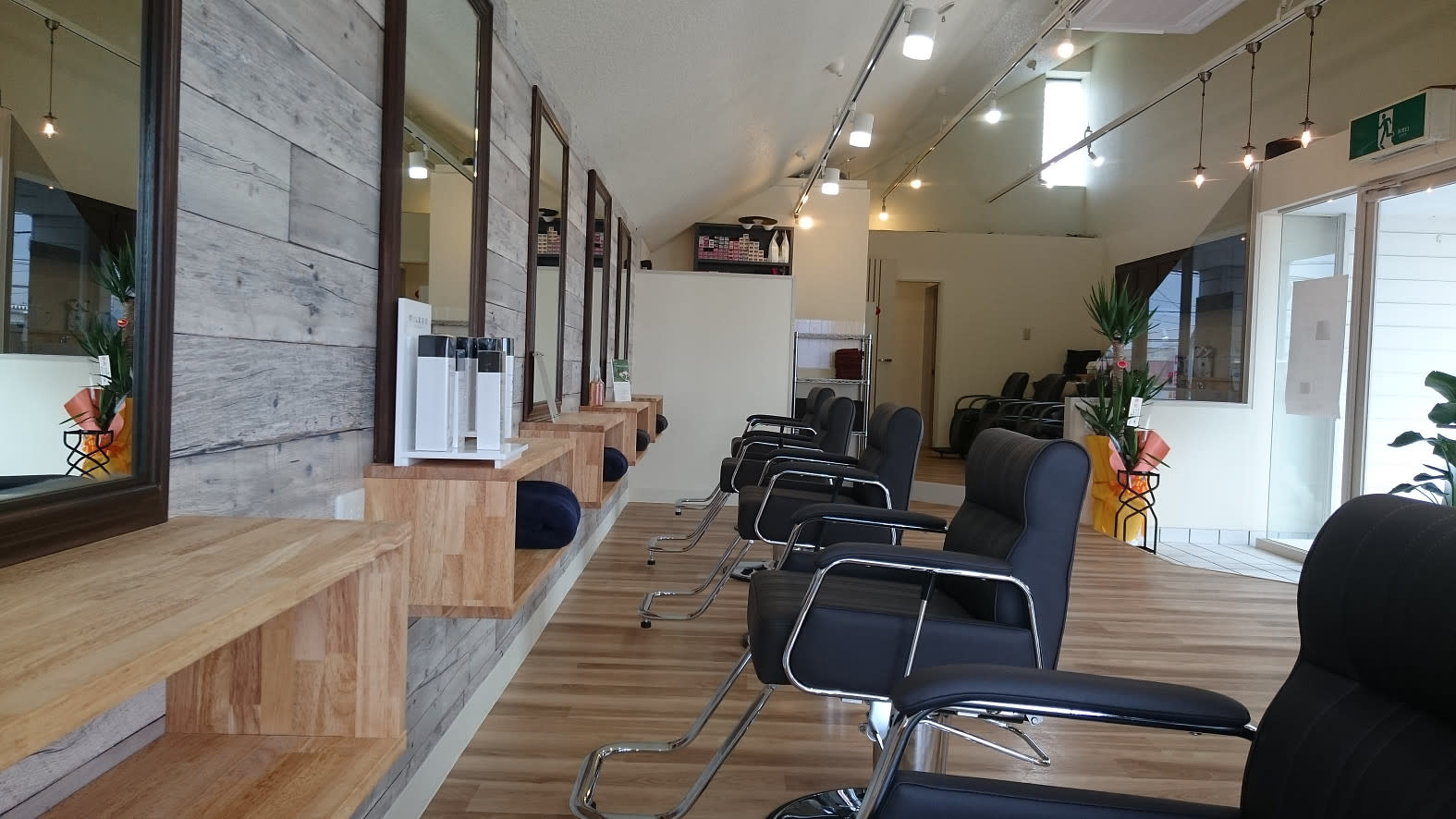 WISH HAIR 円座店_1