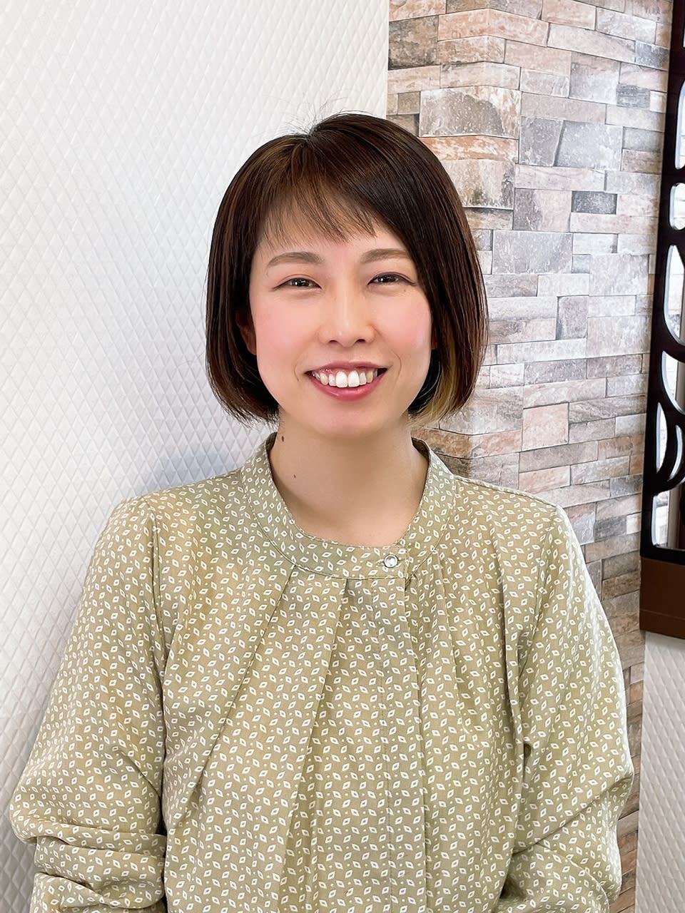 A-juアブンダンティア (旧ヘアサロン A-ju 三鷹店)_白石