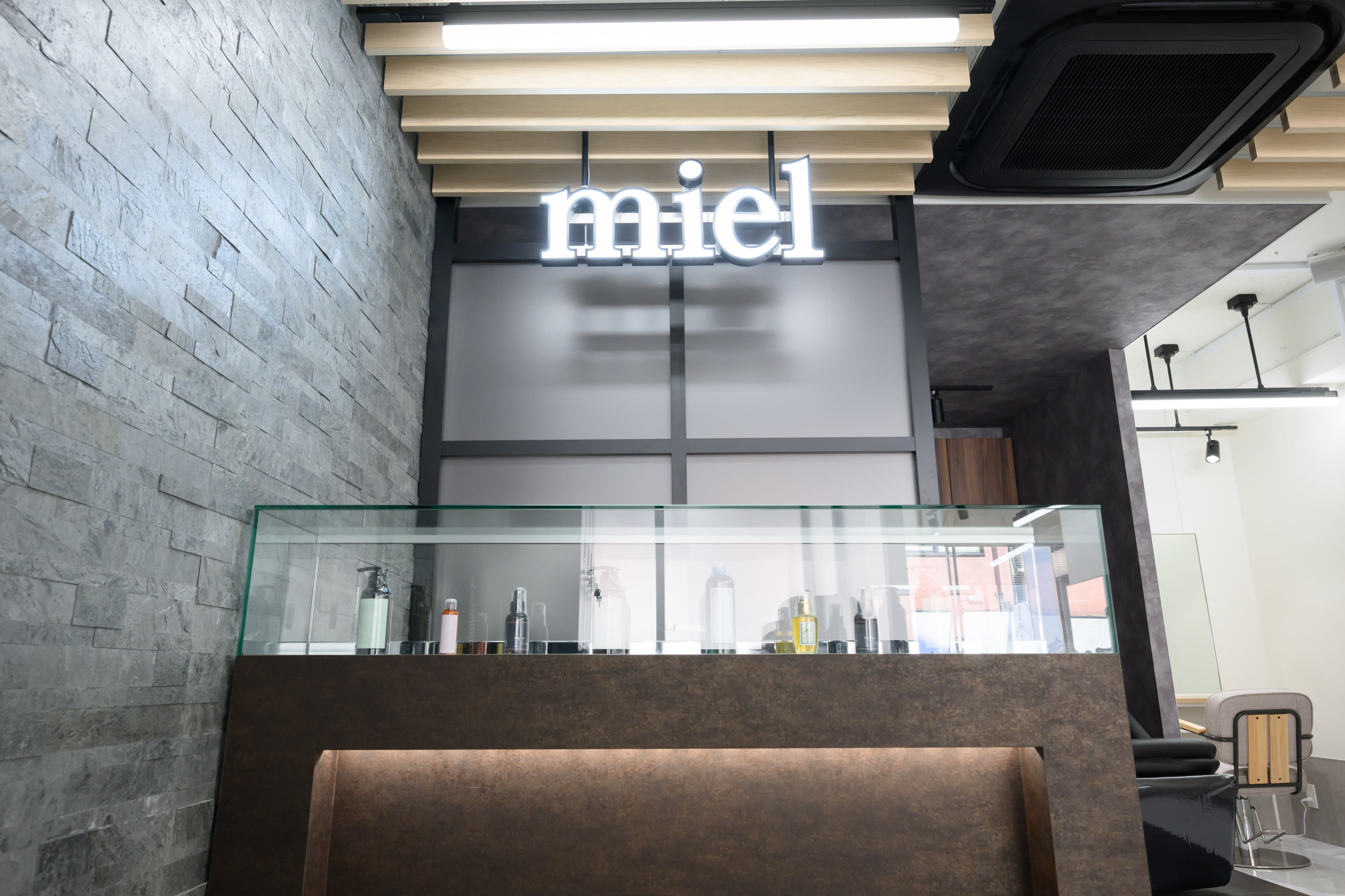 miel hair新宿 ケアブリーチ 髪質改善 スパ