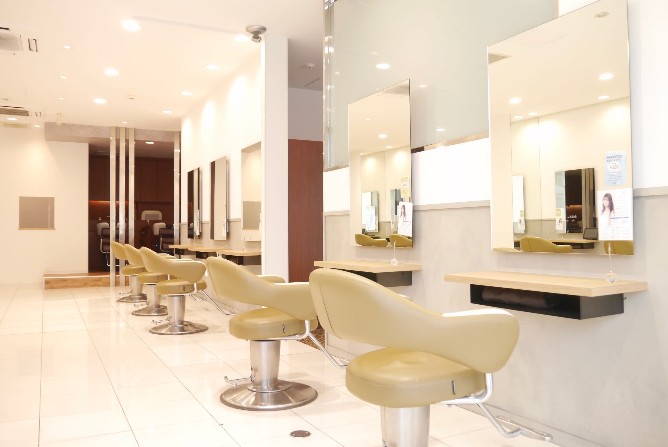HAIR & MAKE EARTH 船橋店