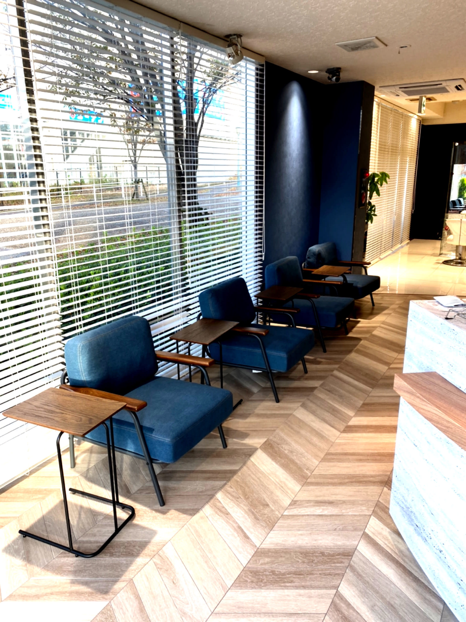 HAIR & MAKE EARTH 三田南ウッディタウン店_1
