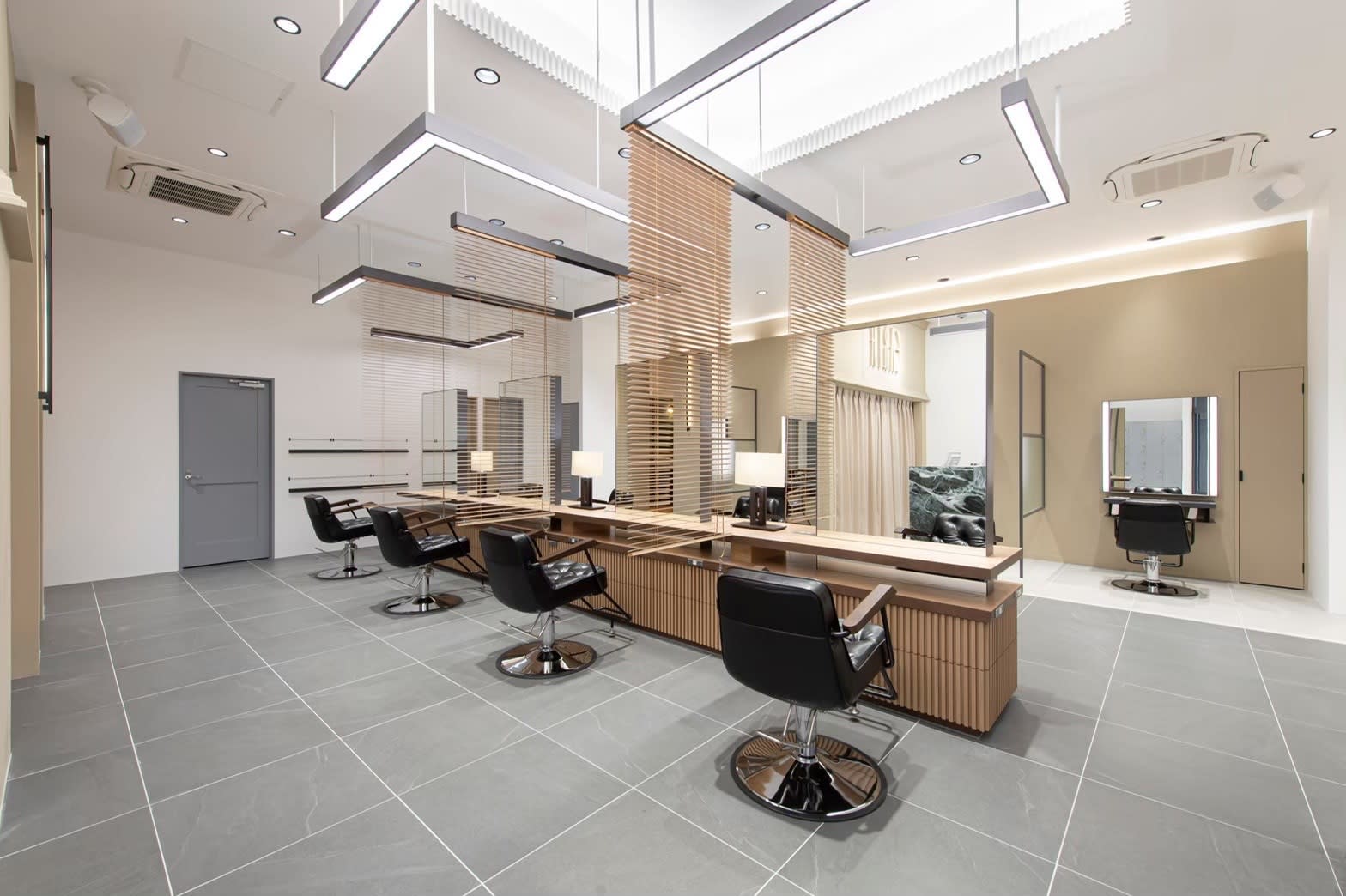 HAIR & MAKE EARTH 新庄店