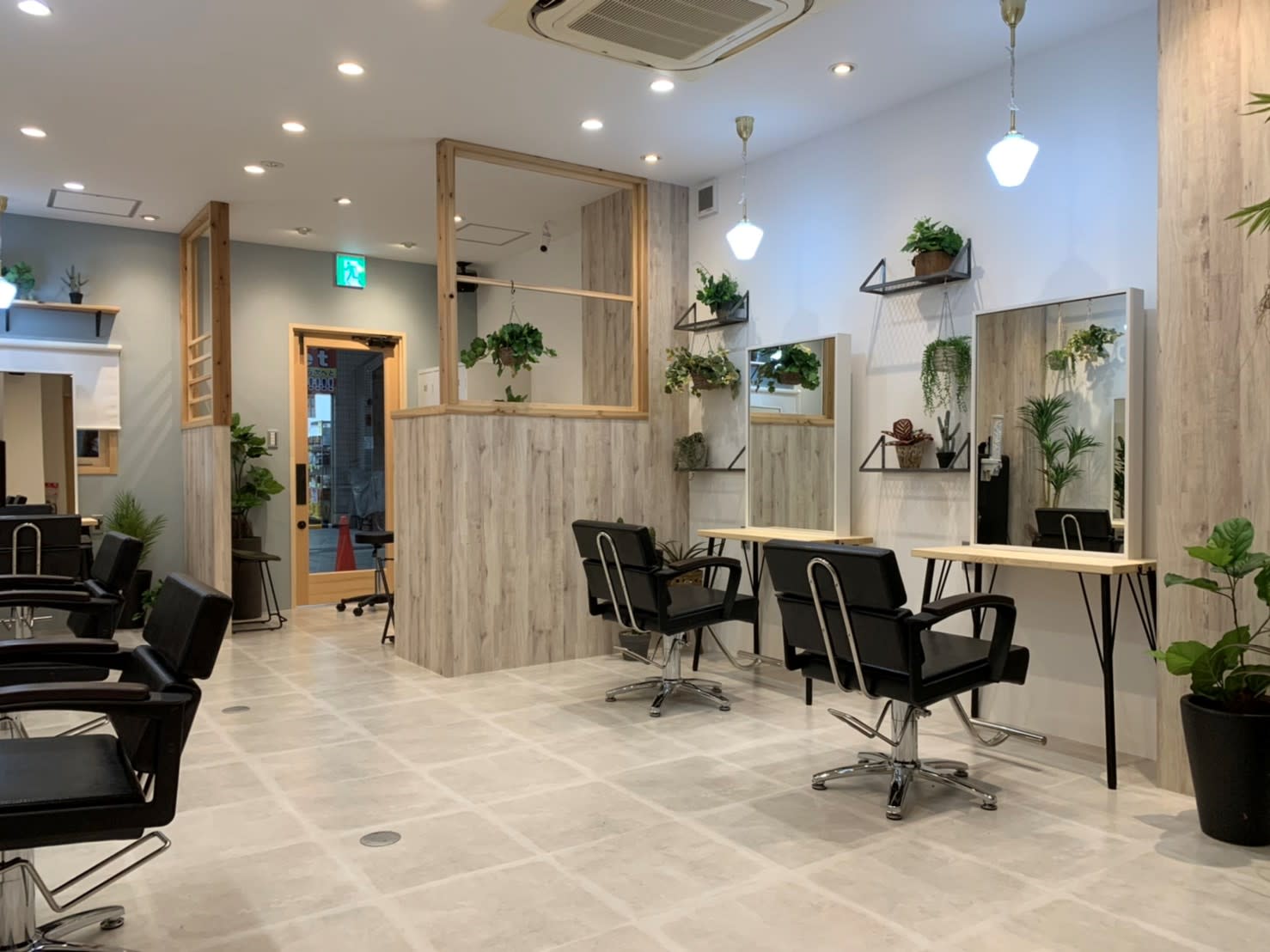Agu hair Frill 茨木市駅店