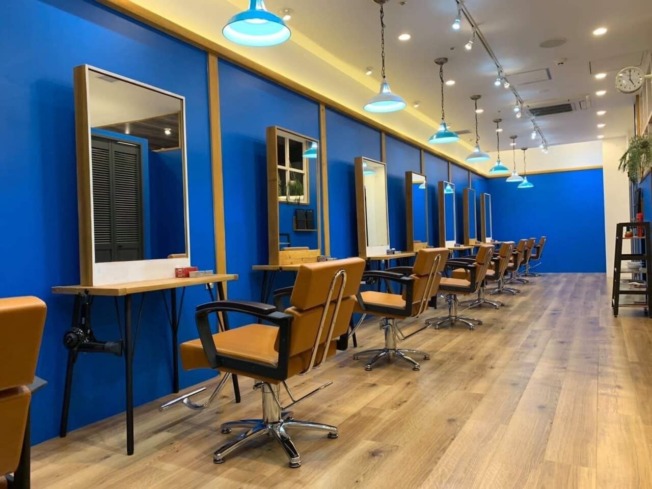 Agu hair sun 逆瀬川店
